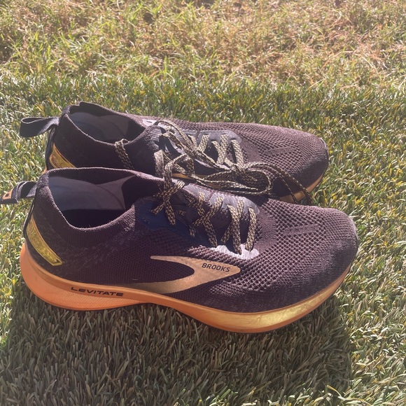 Women’s Brooks Levitate 4 Victory Edition Running Shoes sz 7 - Picture 3 of 8